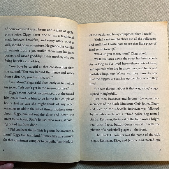 📚2/$6  2-Book Bundle Ziggy and the Black Dinosaurs Series #4, #5 - Picture 14 of 16